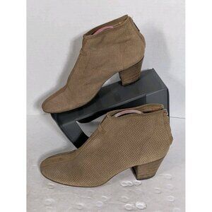 Aquatalia Brown Tan Suede Ankle Boots 2" Booties Back Zippper  Womens Size 7